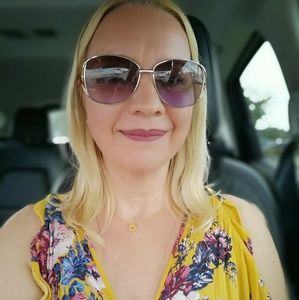 Meet your Posher, Christine